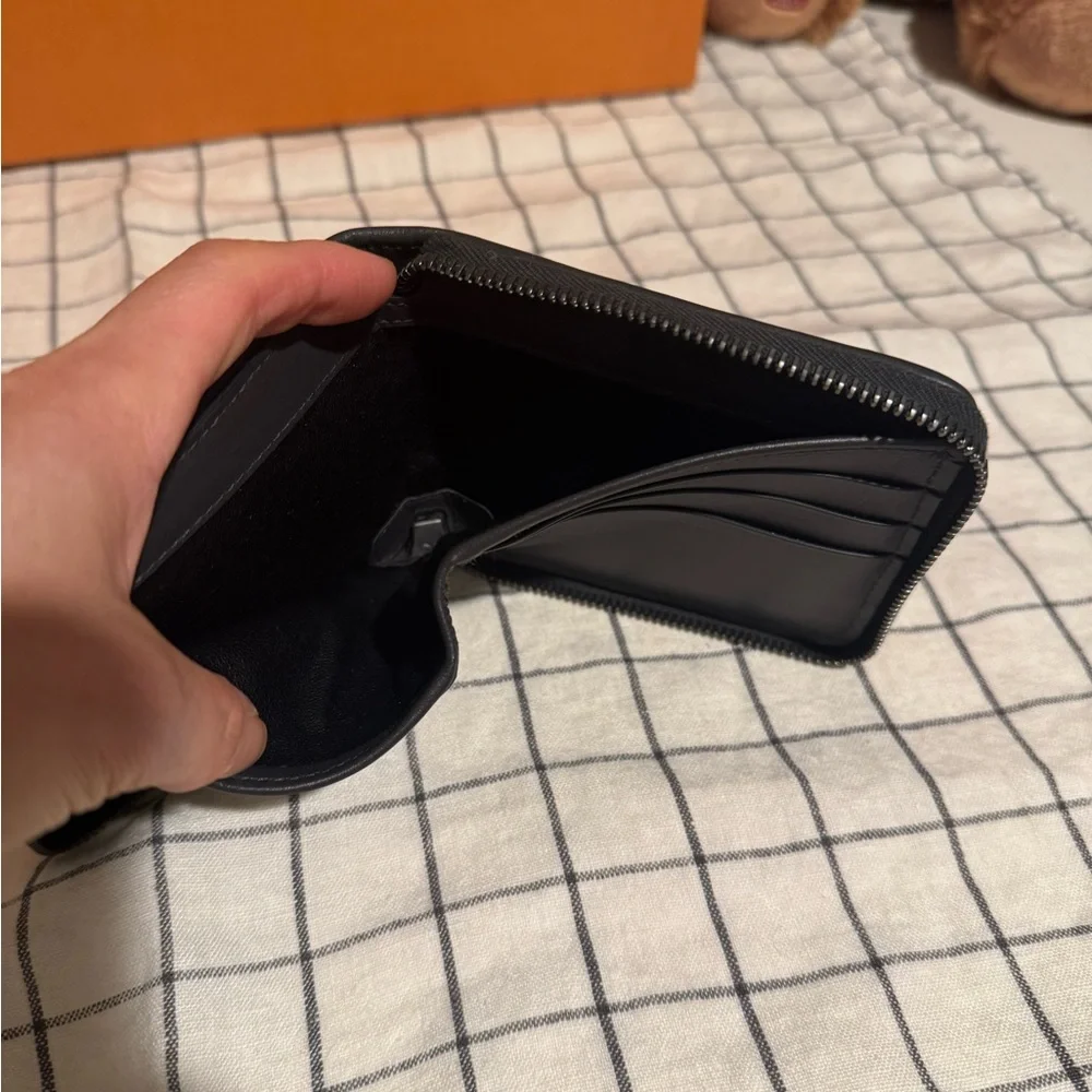 New Authentic Bottega Men's Black Leather Wallet